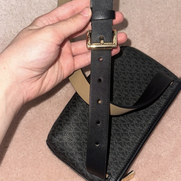 MICHAEL Michael Kors Adjustable Belt Bag NWT Logo Black Grey MK Gold Hardware - Picture 6 of 6
